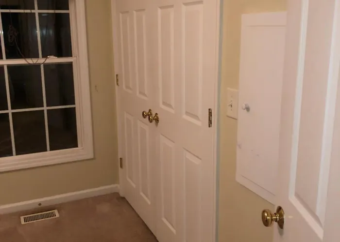 Entire Townhome Available Near Park Library And Shopping Homestay